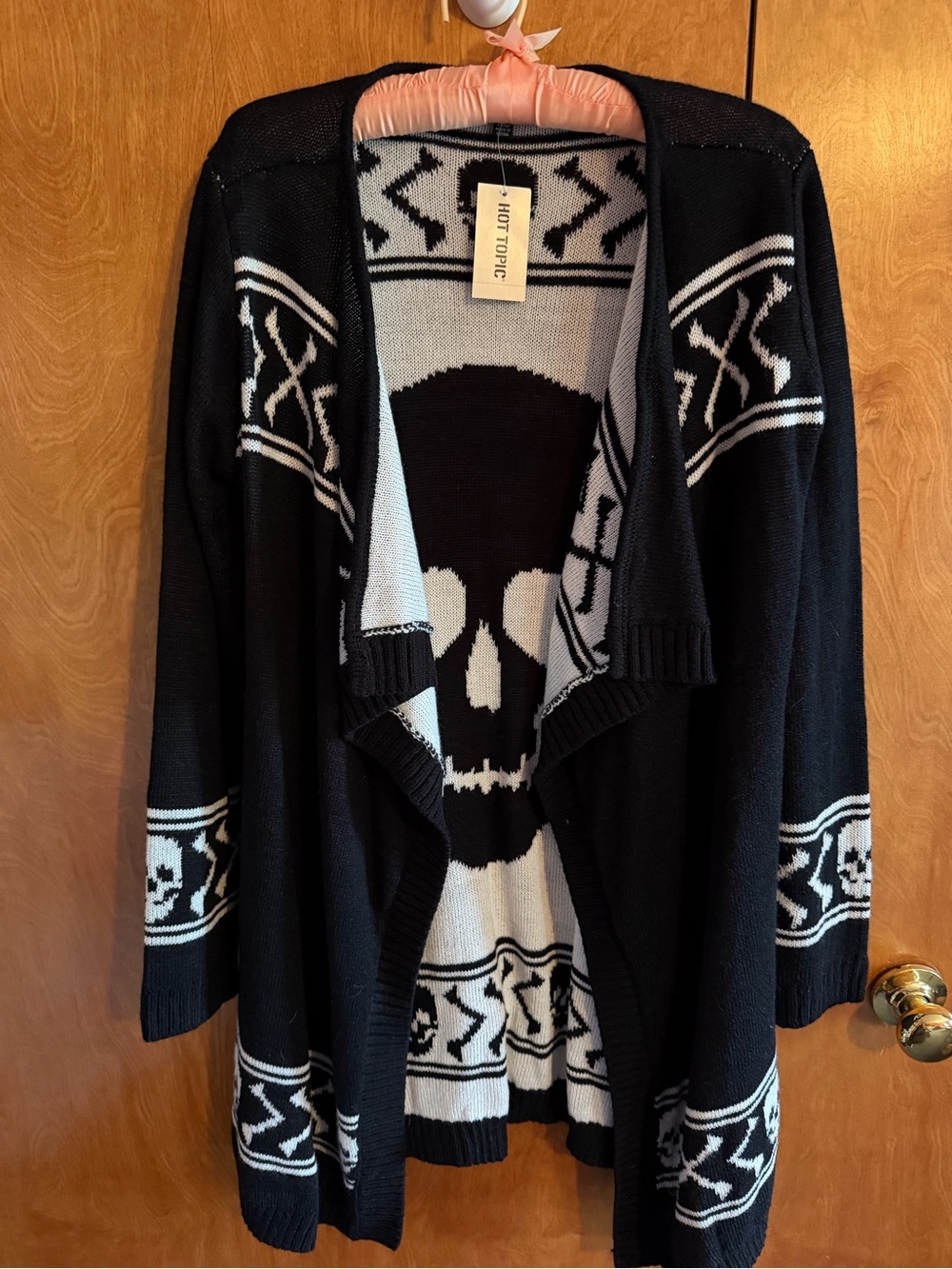 Hot Topic Black and White Skull Knit Open-Front Cardigan